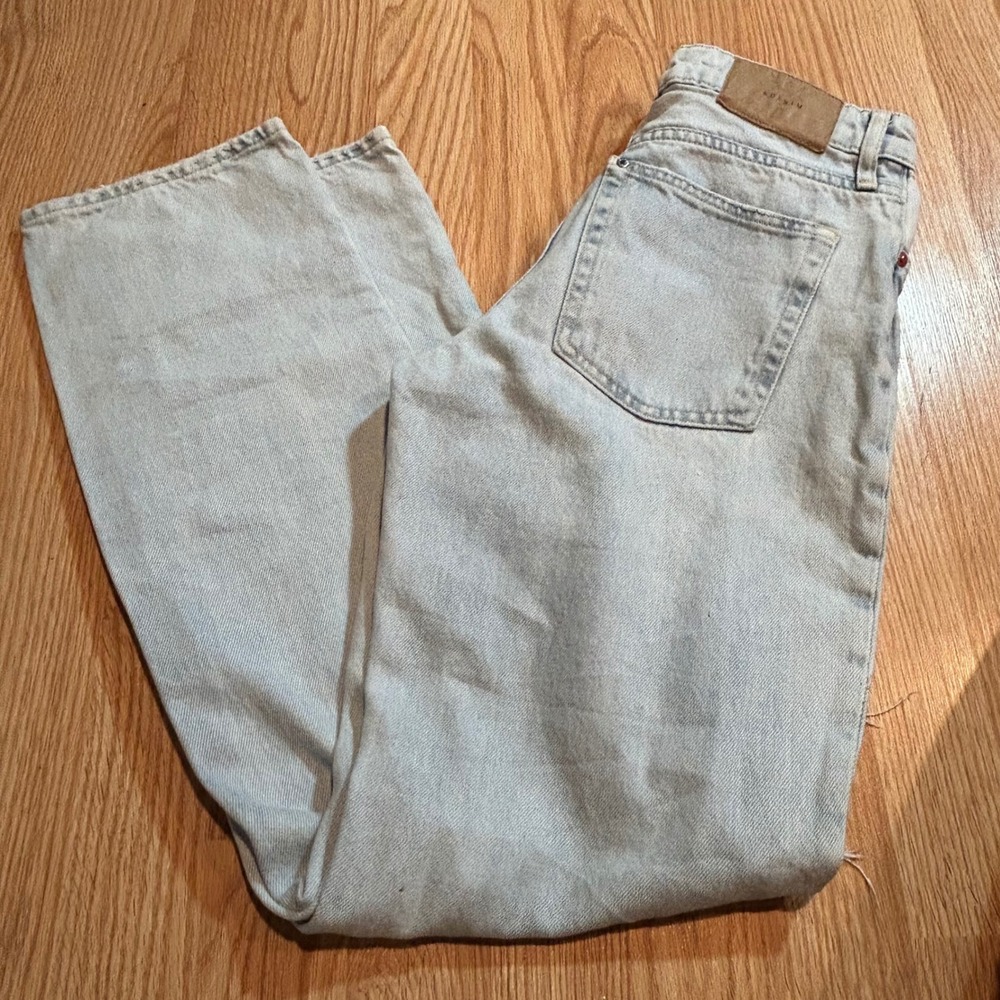 H&M‎ &Denim 90s Boyfriend Jeans Light Wash Distressed High Waisted Size 2 US